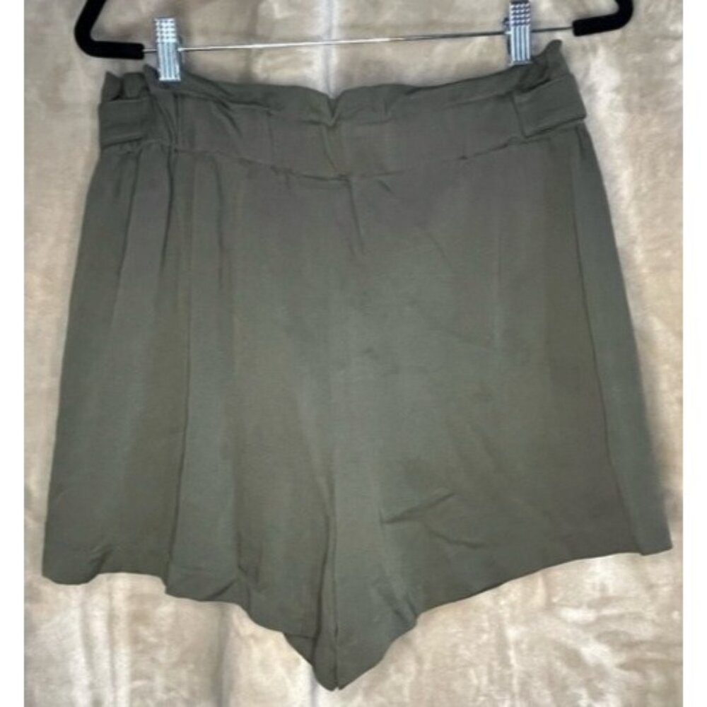 a.n.a New Approach Wear High Waisted Oregano Pleated Shorts Decorative Buttons - Picture 5 of 11